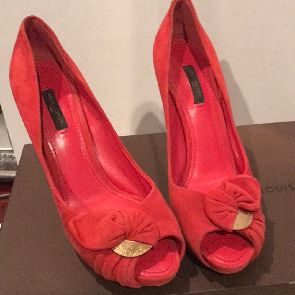 Authentic Louis Vuitton suede pumps